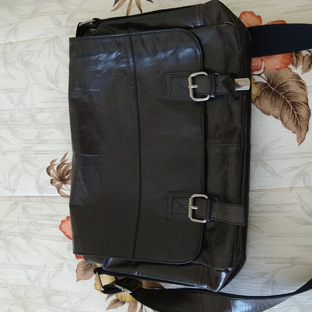 Fossil Black Leather Messenger Bag